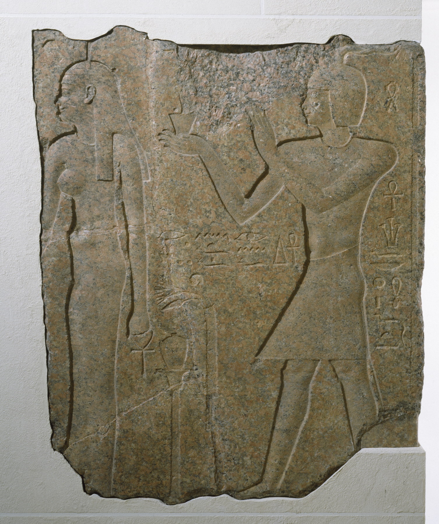 Relieve de Ptolomeo II Filadelfo en un contexto templario egipcio