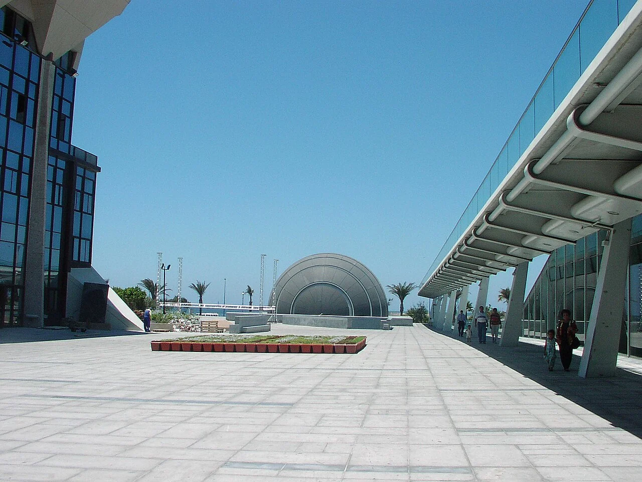 La Biblioteca de Alejandría: El legado de la cultura antigua para la humanidad 9 Edificio moderno de la Bibliotheca Alexandrina en Alejandría, Egipto