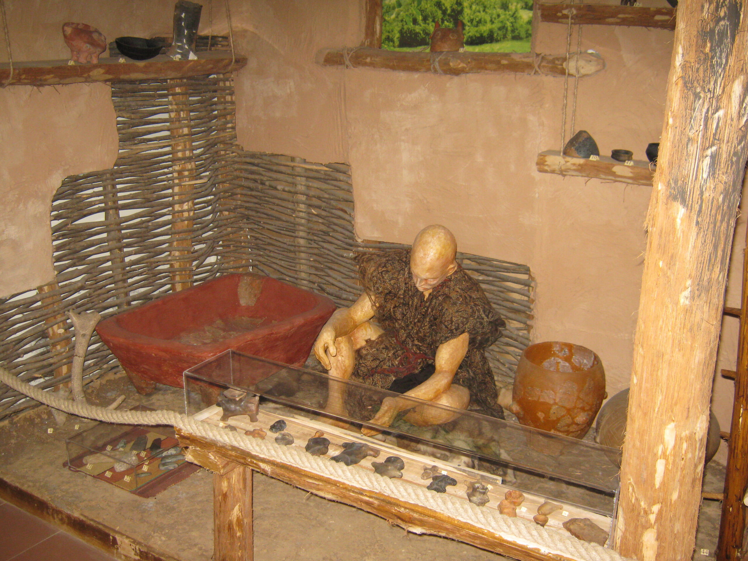 Reconstrucción de una cabaña neolítica con materiales vegetales